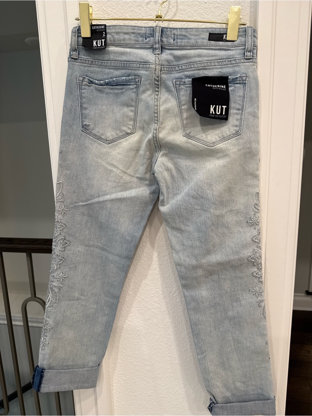 KUT From The Kloth Catherine Boyfriend Jeans Embroidered Distressed Crop NWT - Picture 5 of 5